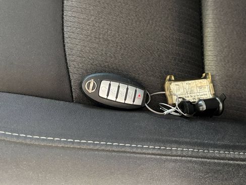 Used 2025 Nissan Altima 2.5 SV FWD image 21