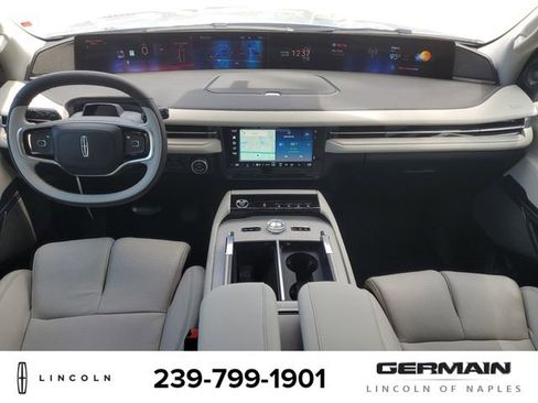 New 2025 Lincoln Navigator Reserve AWD/4WD image 17