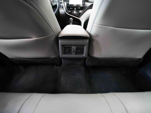 Used 2021 Toyota Camry XLE FWD image 22