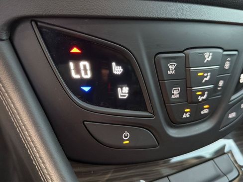 Used 2019 Buick Envision Premium AWD/4WD image 28