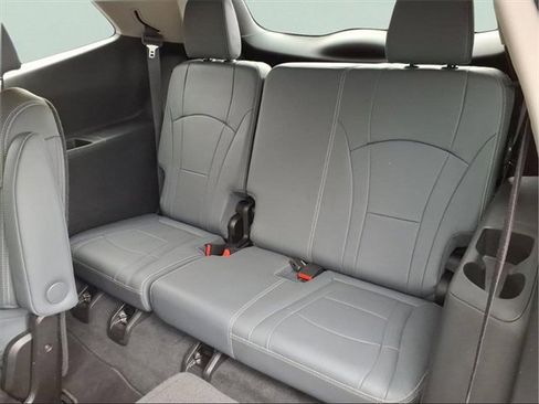 Used 2021 Buick Enclave Essence image 15