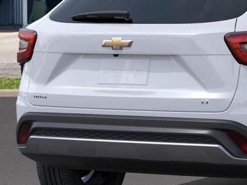 New 2026 Chevrolet Trax LT w/ Driver Confidence Package image 14