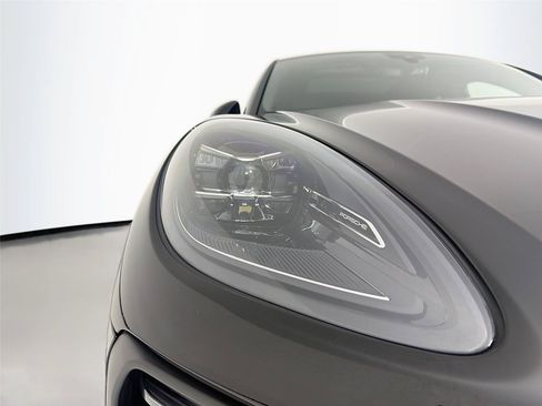 Certified 2023 Porsche Macan AWD/4WD image 30