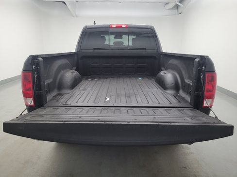 Used 2020 RAM 1500 Classic SLT w/ Luxury Group RWD image 29