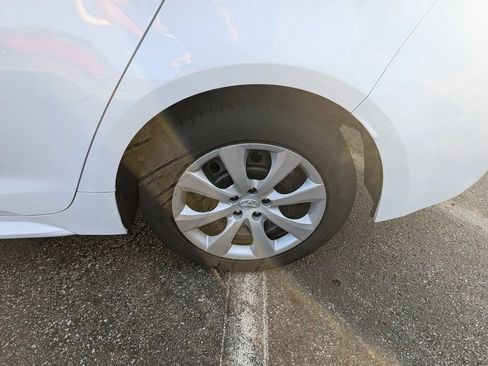 Used 2022 Toyota Corolla LE FWD image 22
