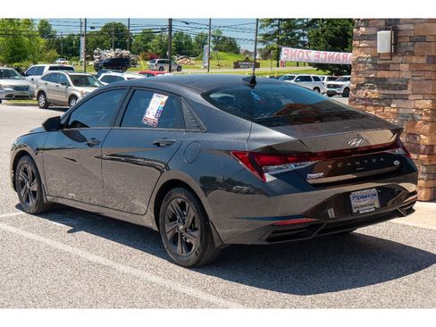 Used 2023 Hyundai Elantra SEL FWD image 5