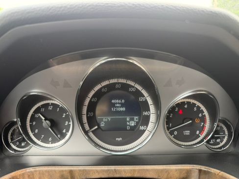 Used 2010 Mercedes-Benz E 350 4MATIC Sedan image 25