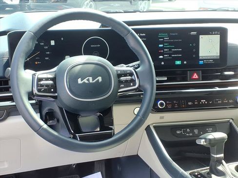 Used 2025 Kia Carnival SX Prestige FWD image 3