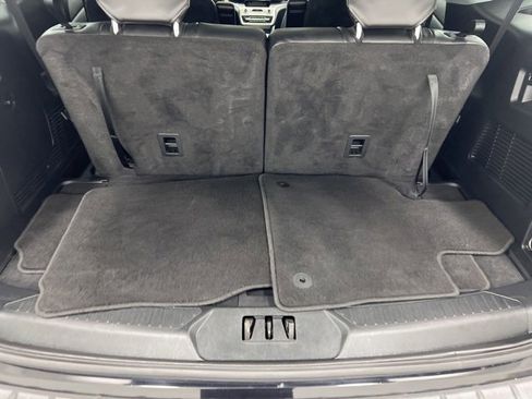 Used 2022 Ford Explorer XLT w/ Equipment Group 202A image 9