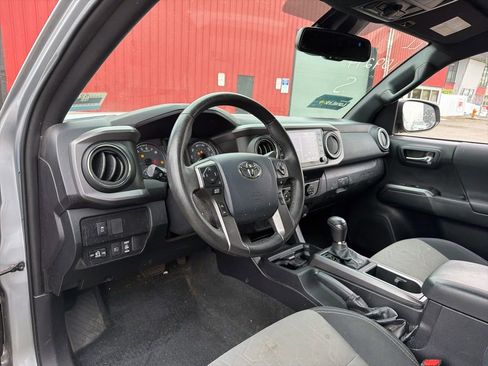 Used 2020 Toyota Tacoma TRD Off-Road AWD/4WD image 8