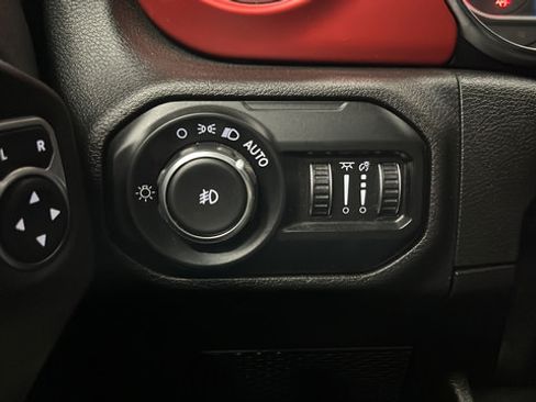 Used 2021 Jeep Wrangler Unlimited Rubicon AWD/4WD image 40