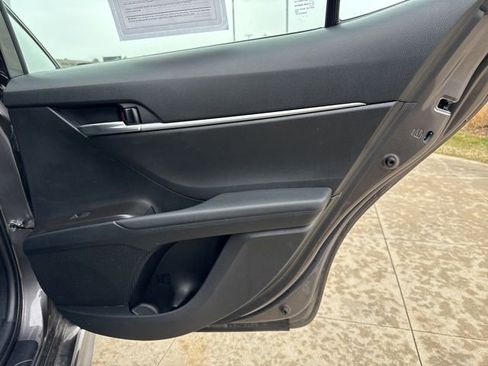 Used 2023 Toyota Camry SE image 25