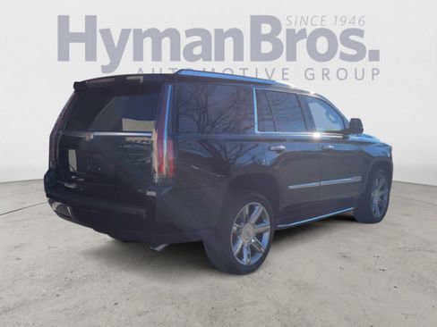 Used 2019 Cadillac Escalade Luxury image 3