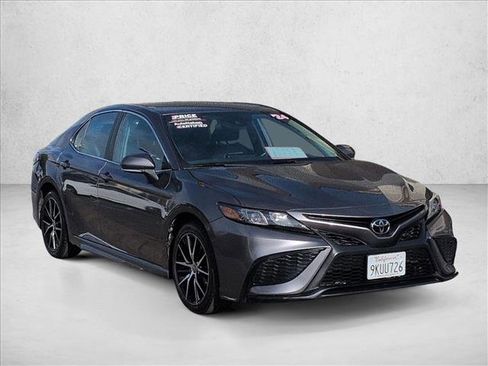 Used 2024 Toyota Camry SE FWD image 3