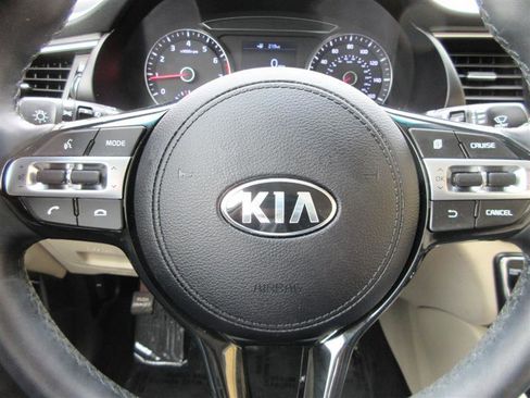 Used 2019 Kia Cadenza Premium image 13