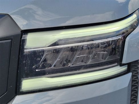 Used 2025 Nissan Frontier PRO-4X image 10