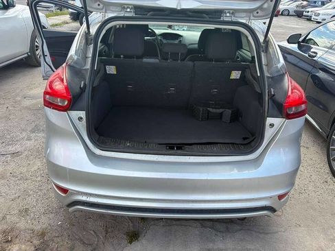 Used 2016 Ford Focus SE w/ SE Sport Package FWD image 4