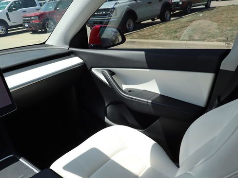 Used 2021 Tesla Model Y Long Range AWD/4WD image 20