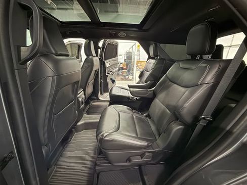 Used 2022 Ford Explorer ST w/ Equipment Group 401A image 11