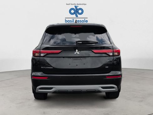 Used 2022 Mitsubishi Outlander SE image 9