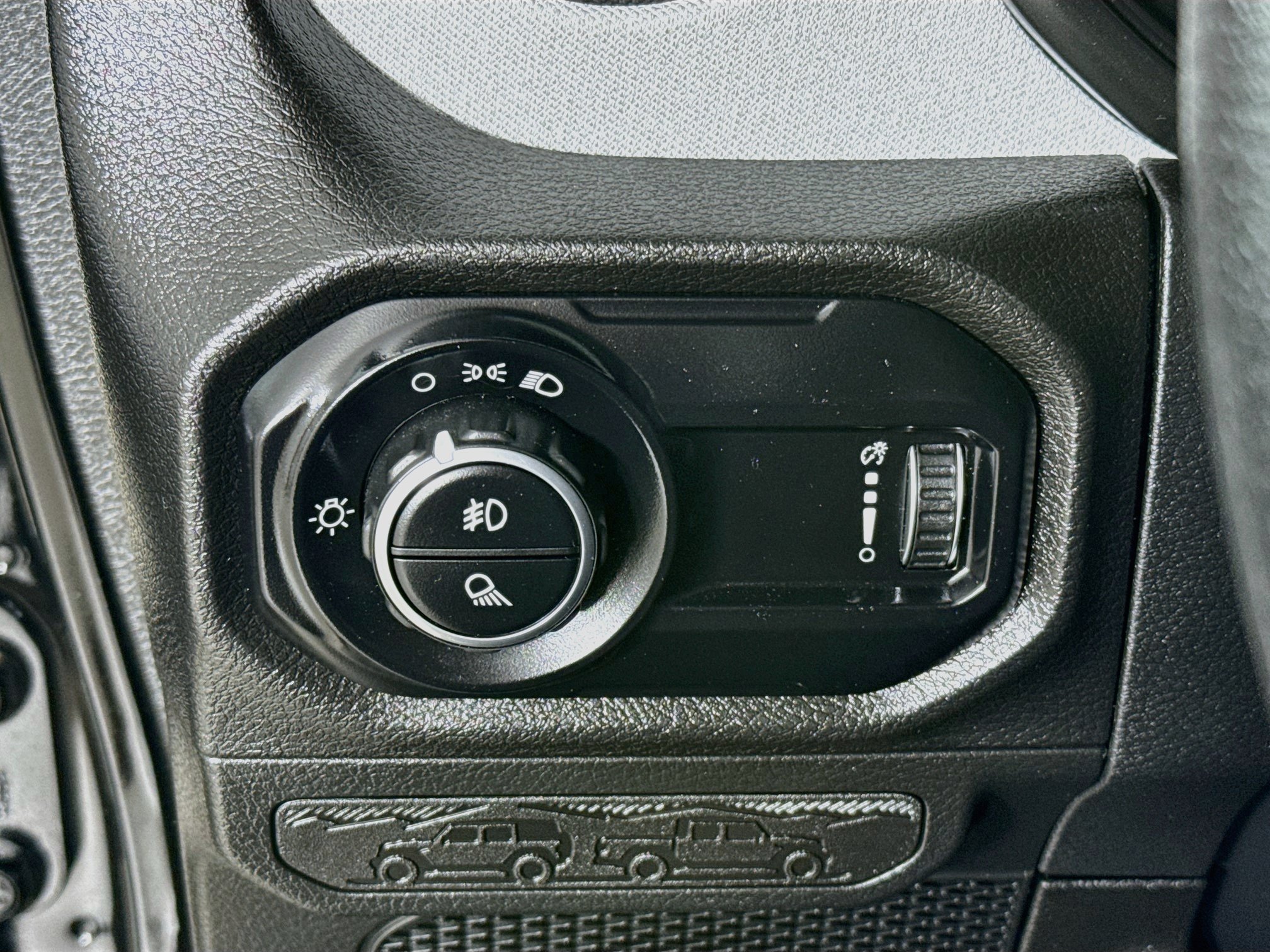Used 2025 Jeep Gladiator Sport AWD/4WD image 12