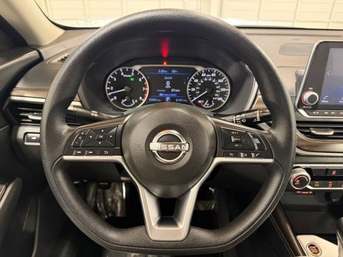 Used 2023 Nissan Altima 2.5 SV FWD image 16