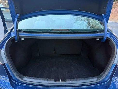 Used 2017 Hyundai Elantra SE image 8