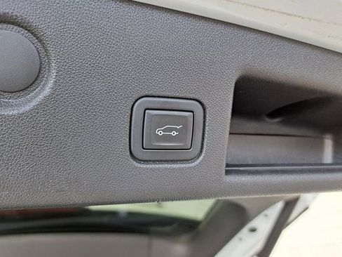 Used 2023 Chevrolet Equinox LT FWD image 32
