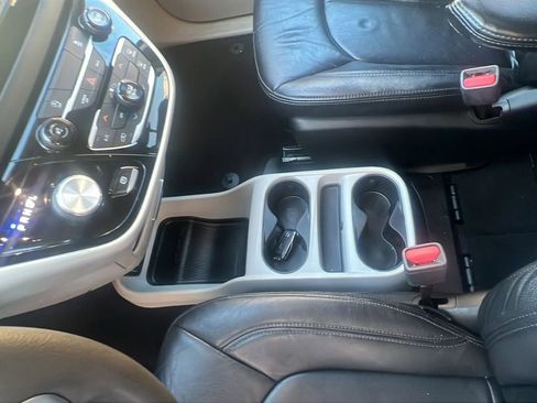 Used 2017 Chrysler Pacifica Touring image 26