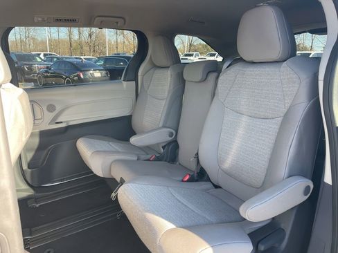 Used 2024 Toyota Sienna LE image 13