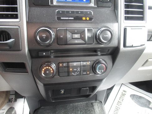 Used 2017 Ford F550 2WD Regular Cab Super Duty image 20
