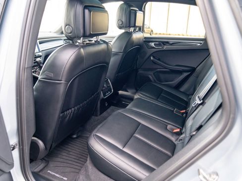 Certified 2025 Porsche Macan image 22