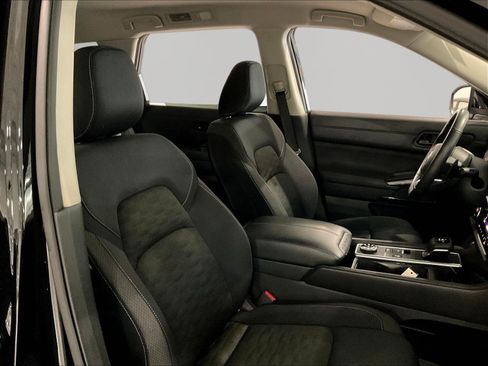 Used 2025 Nissan Pathfinder SV AWD/4WD image 28