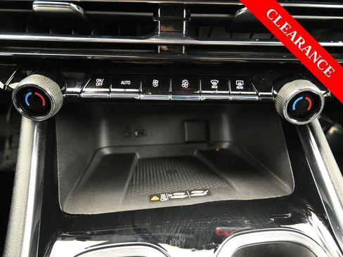 Used 2025 Chevrolet Traverse LT w/ Driver Confidence Package image 31