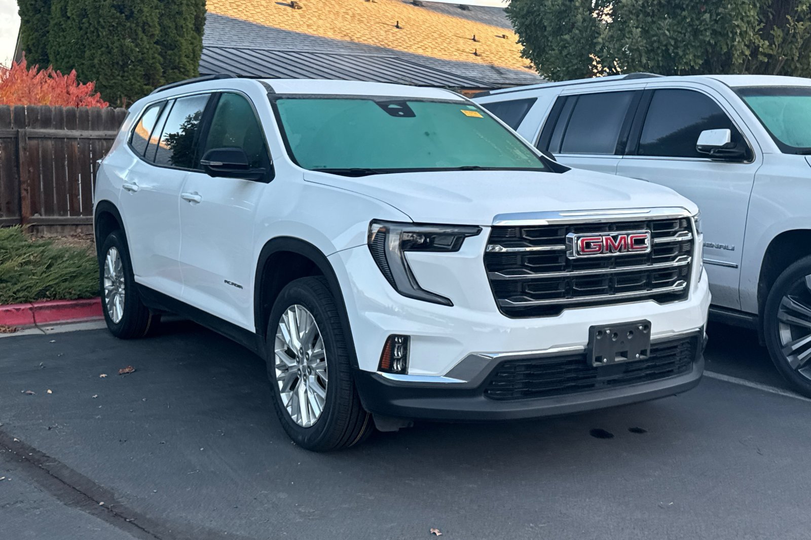 Certified 2024 GMC Acadia Elevation w/ Luxury Package FWD image 2