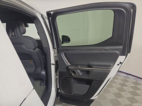 Used 2022 Rivian R1T Launch Edition image 19