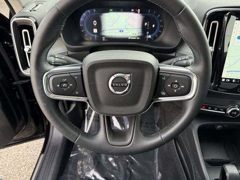 Certified 2025 Volvo XC40 B5 Core image 22