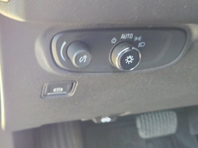 Used 2022 GMC Terrain SLE w/ Driver Convenience Package FWD image 18
