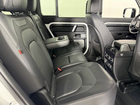 Used 2024 Land Rover Defender 130 X-Dynamic SE image 30