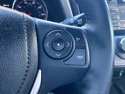 Used 2016 Toyota RAV4 SE image 10