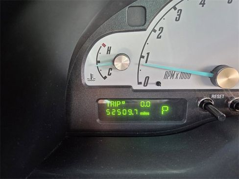 Used 2002 Ford Thunderbird image 27