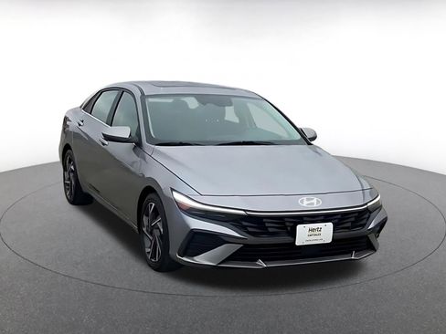 Used 2025 Hyundai Elantra SEL image 3