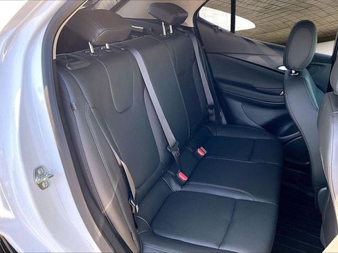 New 2025 Buick Encore GX Sport Touring image 9