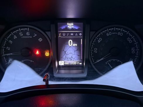 Used 2017 Toyota Tacoma TRD Off-Road w/ Premium & Technology Package image 12