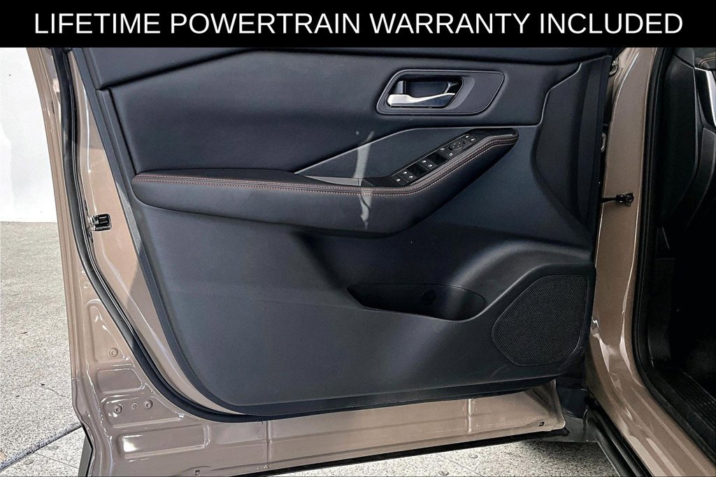 Used 2025 Nissan Rogue SV AWD/4WD image 23