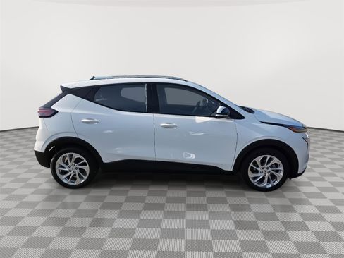 Used 2022 Chevrolet Bolt EUV LT w/ Comfort Package image 4