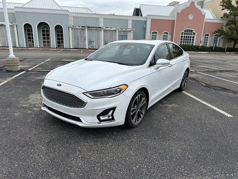 Used 2019 Ford Fusion Titanium image 4