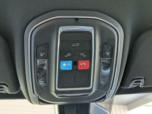 Used 2025 Jeep Wagoneer L 4WD image 14
