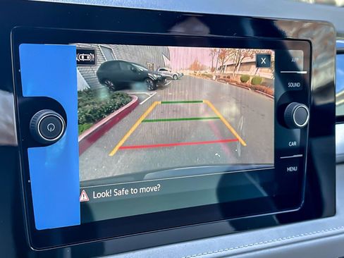 New 2026 Volkswagen Taos SE image 18