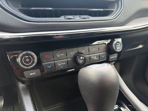 Used 2025 Jeep Compass Trailhawk image 21